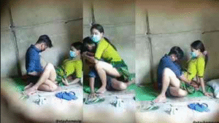 ထမီလှန်ပြီး ရှယ်ပြန်ဆောင့် (ချောင်းရိုက်)