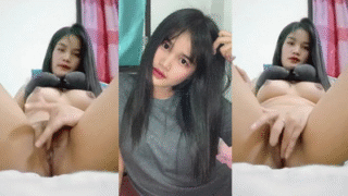 ကလိနေတဲ့ အချောလေး