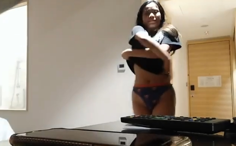 ဟော်တည် အကြည်တော် က ဝိတ်တာ စားဘဲကြီး