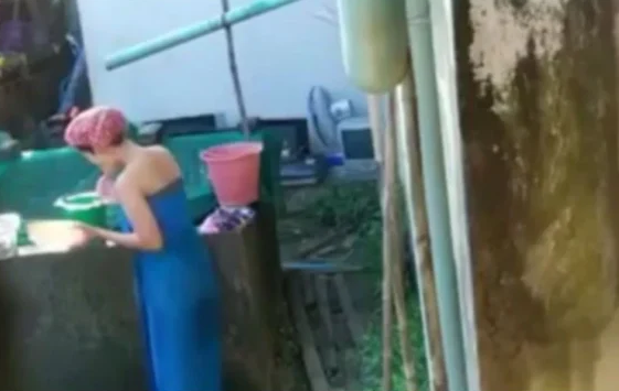 ရေချိုးချောင်းရိုက် (၃၄)